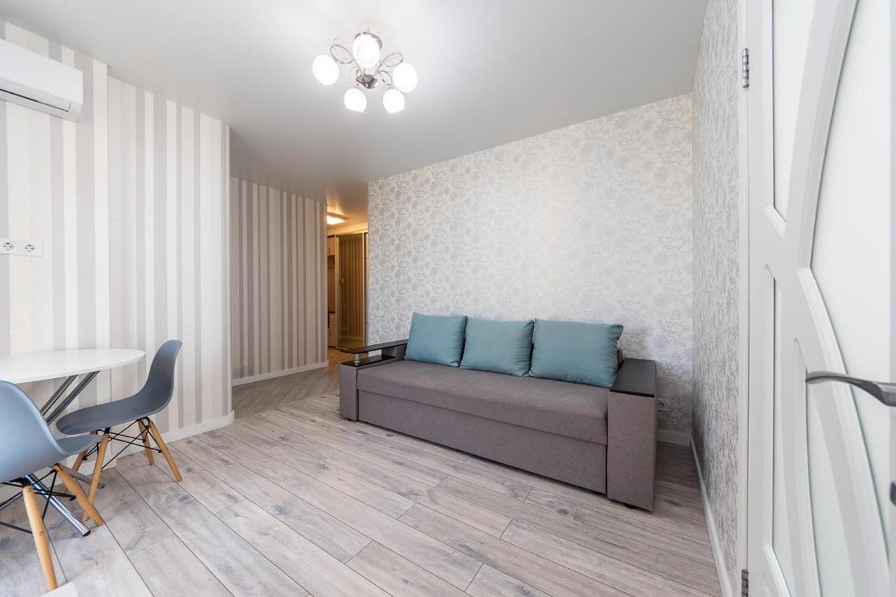 Апартаменти Метро Вирлиця Kiev Exterior foto