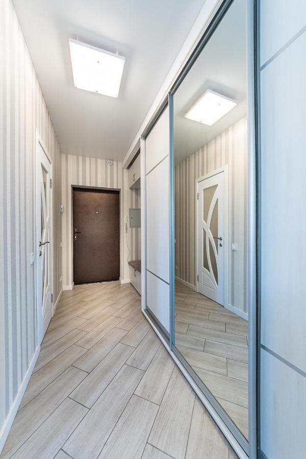 Апартаменти Метро Вирлиця Kiev Exterior foto